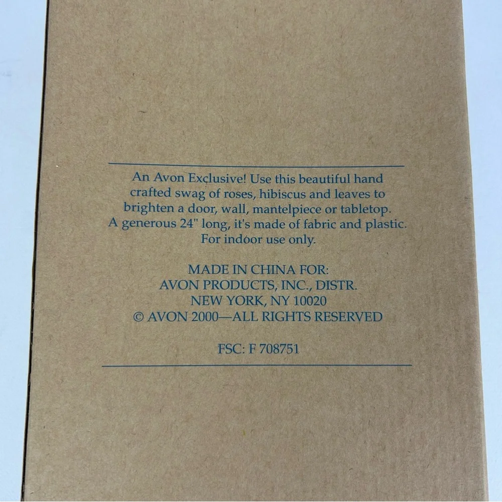 Avon VTG '2000' - NIB - White Rose and Hibiscus Swag